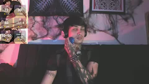 david guzman i model independenthelp me with a thumbs up online show from October 27, 1:09 am