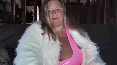 vampwoman online show from January 2, 3:51 pm