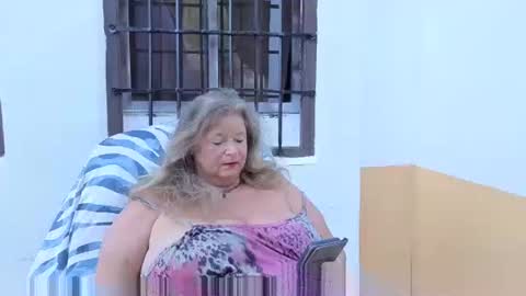 vampwoman online show from October 4, 7:06 am