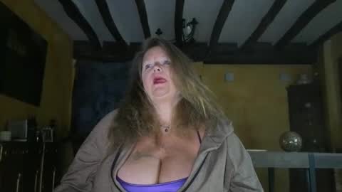 vampwoman online show from November 26, 7:42 am