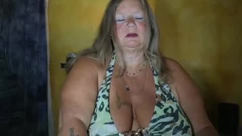 vampwoman online show from May 20, 7:03 am