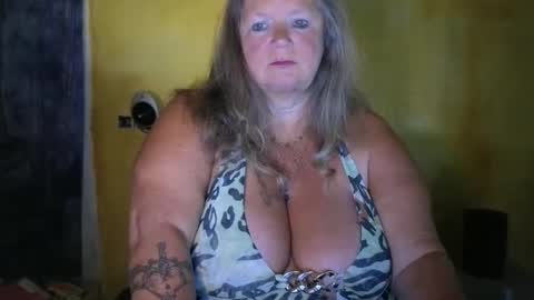 vampwoman online show from May 21, 6:42 am