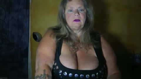 vampwoman online show from May 24, 5:45 am