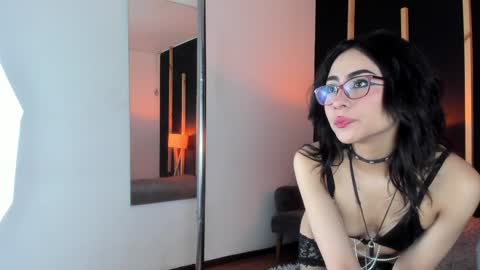 Snapshot of vampy_dolll chatting on December 21, 2:58 pm vampy_dolll online show from December 21, 2:58 pm