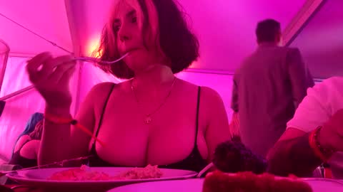 vanessa online show from April 23, 2:24 am