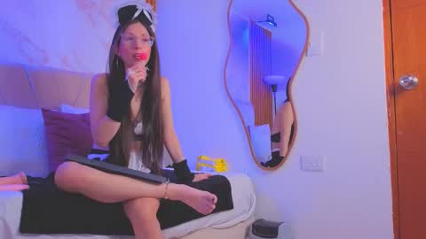 vane_coral online show from March 29, 3:01 pm