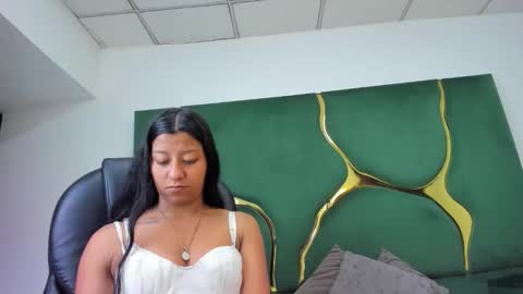 Snapshot of vanelin18 chatting on January 10, 12:12 am Vane online show from January 10, 12:12 am