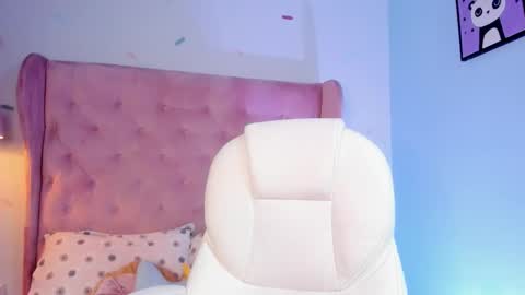 vanelope_evans_ online show from November 11, 1:00 pm