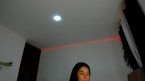 Snapshot of vanesa_g1 chatting on June 5, 6:52 am vanesa_g1 online show from June 5, 6:52 am