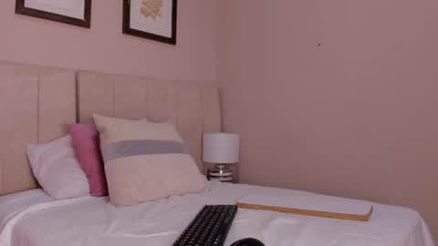 vanessa__cb online show from June 20, 11:35 am