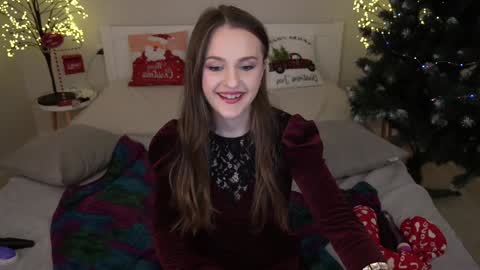 vanessabeautyy online show from December 14, 2:45 am