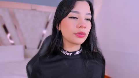 vanessaduval online show from December 21, 3:46 am