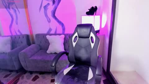 vanessascott_ online show from March 7, 7:16 am