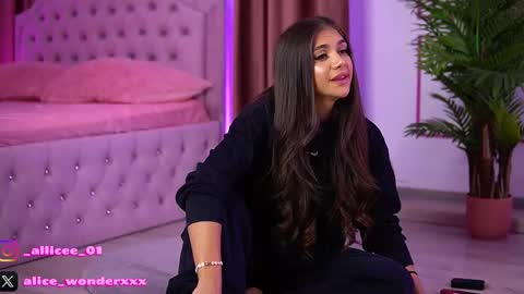 Vanessa Simon online show from November 2, 6:16 am