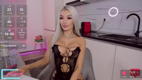 Snapshot of vanessavanne chatting on September 27, 3:17 pm Vanessa online show from September 27, 3:17 pm