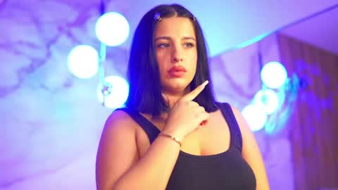 Snapshot of vanessaxrayy chatting on May 28, 8:39 pm vanessaxrayy online show from May 28, 8:39 pm