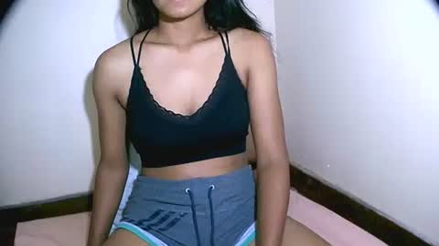 vanih27 online show from March 24, 7:30 pm