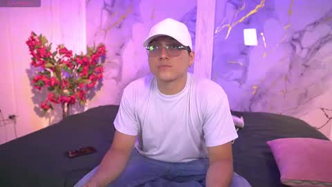 vanilla_hot_ online show from December 15, 7:29 pm