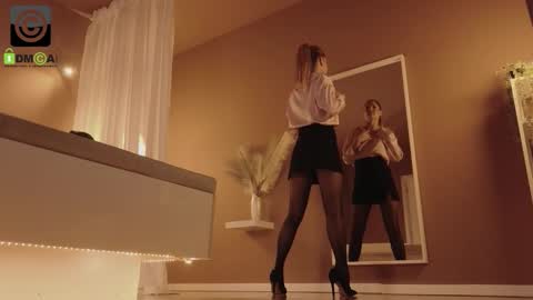 Laura online show from December 3, 3:54 pm