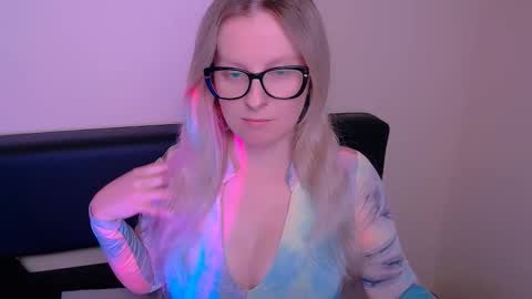 Snapshot of vanillaex_ chatting on September 29, 7:02 am Mia online show from September 29, 7:02 am
