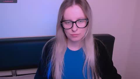 Mia online show from November 5, 7:52 am