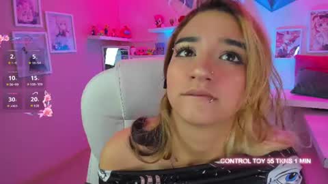 vanillafairy_ online show from June 17, 8:32 pm