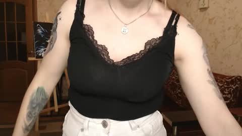 VanillaMuffin online show from March 10, 10:37 am