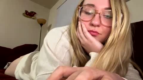 vanillapuddingpie online show from December 3, 4:25 am