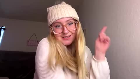 vanillapuddingpie online show from January 10, 9:53 pm