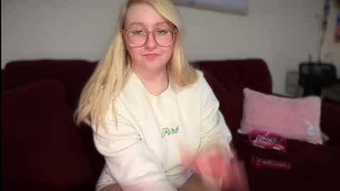 vanillapuddingpie online show from March 3, 12:37 am