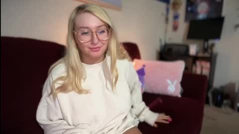 vanillapuddingpie online show from March 8, 3:28 am