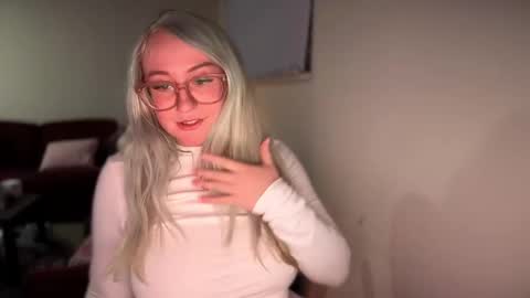 vanillapuddingpie online show from November 12, 1:28 am