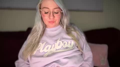 vanillapuddingpie online show from February 17, 3:03 am