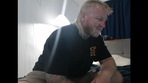 Snapshot of vanillarickjames chatting on December 17, 11:11 pm Vanillaking95 online show from December 17, 11:11 pm