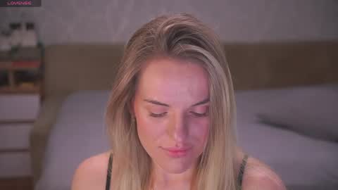 Sophie online show from April 7, 9:48 pm