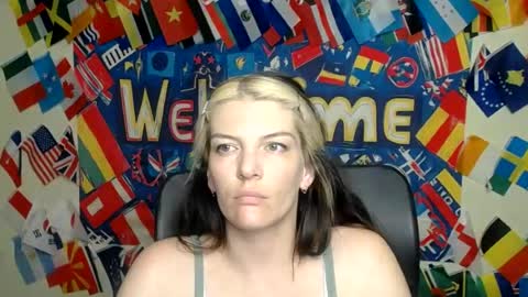 Snapshot of vanrey_ chatting on June 22, 7:38 am Vanessa online show from June 22, 7:38 am
