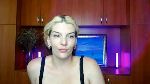 Snapshot of vanrey_ chatting on July 7, 7:09 am Vanessa online show from July 7, 7:09 am