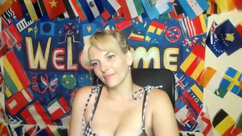 Snapshot of vanrey_ chatting on July 9, 7:01 am Vanessa online show from July 9, 7:01 am