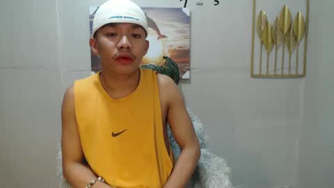 Snapshot of vanxxx2005 chatting on December 8, 12:41 pm vanxxx2005 online show from December 8, 12:41 pm