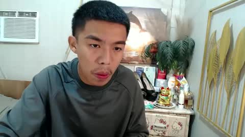 Snapshot of vanxxx2005 chatting on February 23, 5:18 pm vanxxx2005 online show from February 23, 5:18 pm