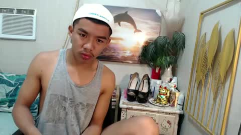 Snapshot of vanxxx2005 chatting on February 24, 8:25 pm vanxxx2005 online show from February 24, 8:25 pm