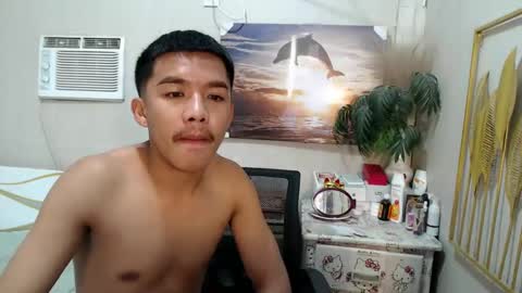 Snapshot of vanxxx2005 chatting on March 10, 1:45 am vanxxx2005 online show from March 10, 1:45 am