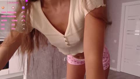 Snapshot of varonica_caprii chatting on September 17, 7:10 am Varonica Caprii Online this week Monday Tuesday Thursday Friday online show from September 17, 7:10 am