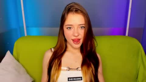 Snapshot of vasilisalove chatting on June 20, 1:52 am VasilisaLove online show from June 20, 1:52 am