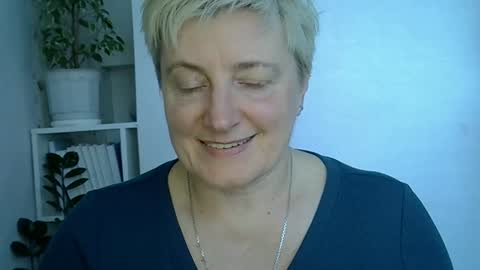 vea_motty online show from April 1, 2:25 pm