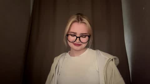 Monika online show from December 18, 1:17 pm