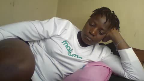 Snapshot of vee_tommy chatting on January 28, 11:39 pm Vee tommy online show from January 28, 11:39 pm