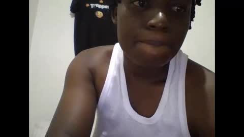 Snapshot of vee_tommy chatting on May 16, 5:04 am Vee tommy online show from May 16, 5:04 am