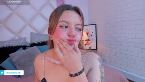 Vee Simons online show from January 9, 2:01 am