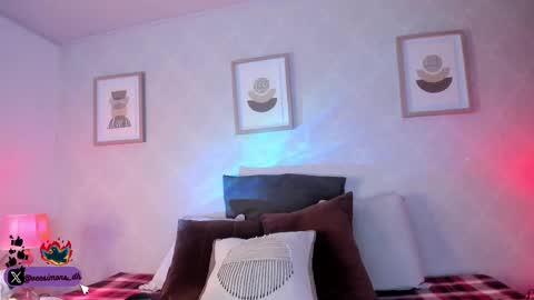 Vee Simons online show from September 22, 8:33 pm